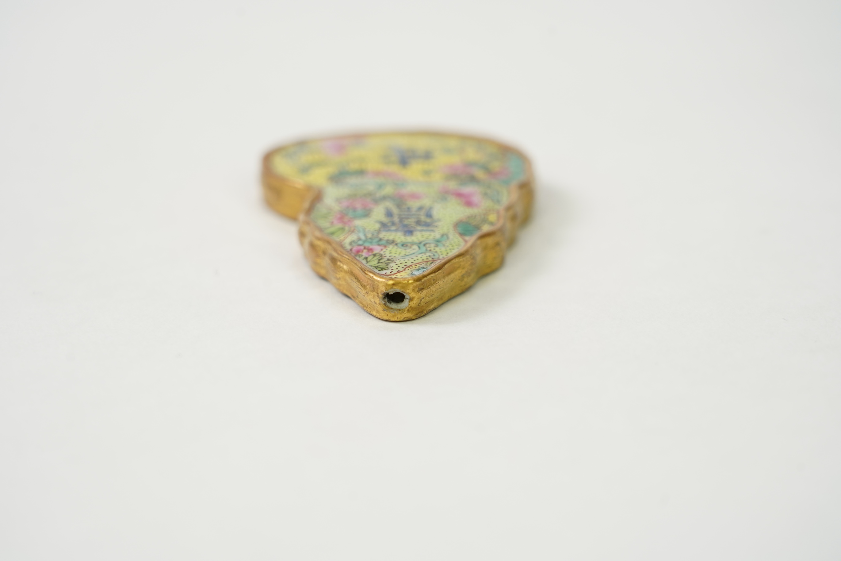 A Chinese enamelled porcelain abstinence plaque